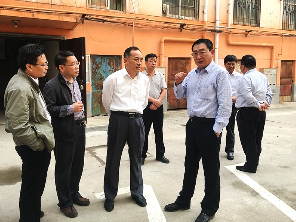 陈区长视察供热工作